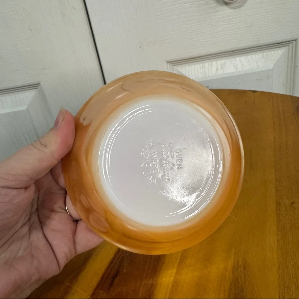 Fire King peach luster‎ Laurel bowl